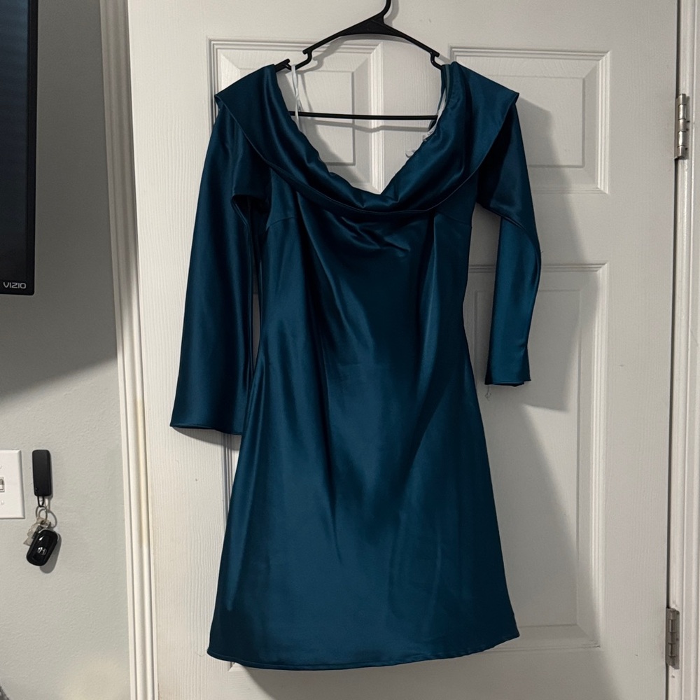 Lulu's Deep Off-Shoulder Teal Long Sleeve Dress. Large but can also fit a Medium